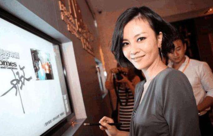 L姓女星不雅照意外流出, 与导演关系曝光, 网友: 不装好人了