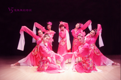 ​孔雀舞是什么民族的舞蹈（孔雀舞杨丽萍）