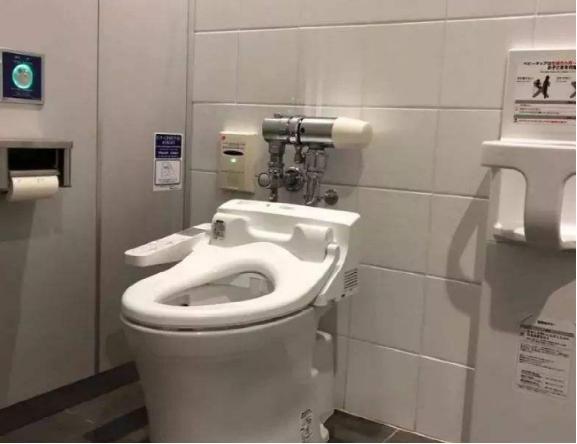 头一次见日本的卫生间这样设计，太人性化了，回家也要学装