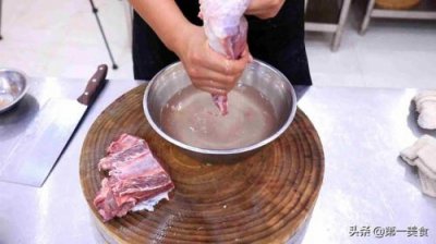 ​土豆烧牛肉家常做法，土豆烧牛肉可以放西红柿吗
