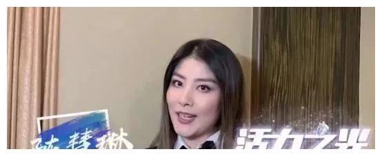 她出生豪门，经历16年爱情长跑，出道多年零绯闻，堪称人生赢家