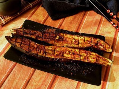 ​这么在家制作美味的烤茄子，做法简单，吃起来味道不错