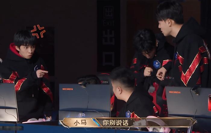 智勋对久哥不满？两人录节目发生矛盾，智勋直播回应：久哥太菜！