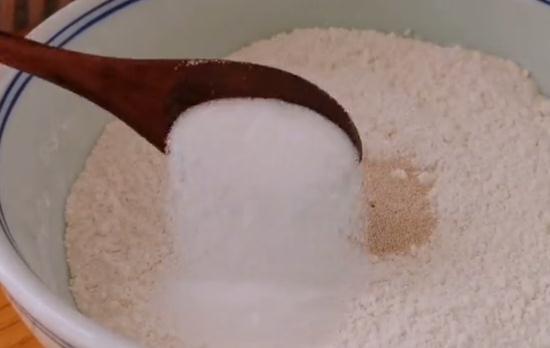 有一道金典面粉制作，在花生的搭配下更显美味，做法却十分简单