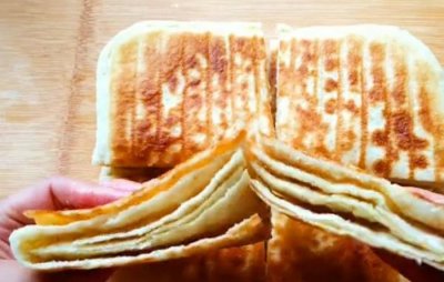 ​千层饼的家常做法，叠一下捏一下，层多又酥软，新手也能一次成功