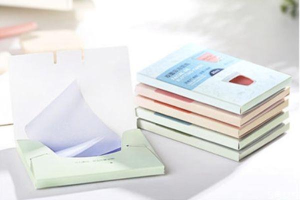 为什么吸油纸会变透明 为什么吸油纸上有粉末状 为什么吸油纸会变透明 为什么吸油纸上有粉末状