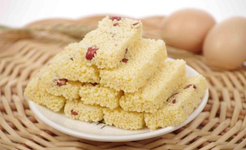 想吃小米糕?一把小米就能做!做法简单,做好后一家人都抢着吃